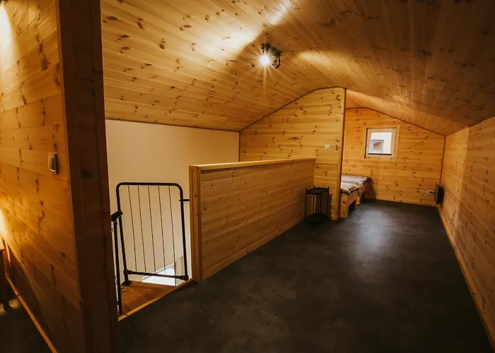 Ferienhaus Rower-narty-lezak - Caloroczne, Niezalezne, Taras, Grill, Zadaszone Jacuzzi, Ognisko, Duzy Teren, Blisko Las, Trasy Rowerowe Single-track, Piesze Wedrowki, Narty *