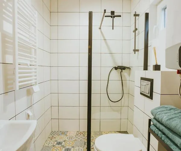 Rower-narty-lezak - Caloroczne, Niezalezne, Taras, Grill, Zadaszone Jacuzzi, Ognisko, Duzy Teren, Blisko Las, Trasy Rowerowe Single-track, Piesze Wedrowki, Narty Ferienhaus *